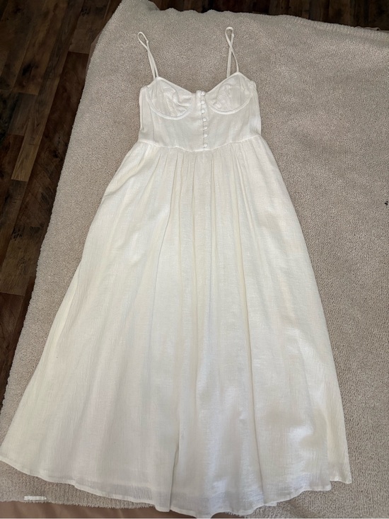 Astr Dresses & Skirts - ASTR Cream Spaghetti Strap Maxi Dress